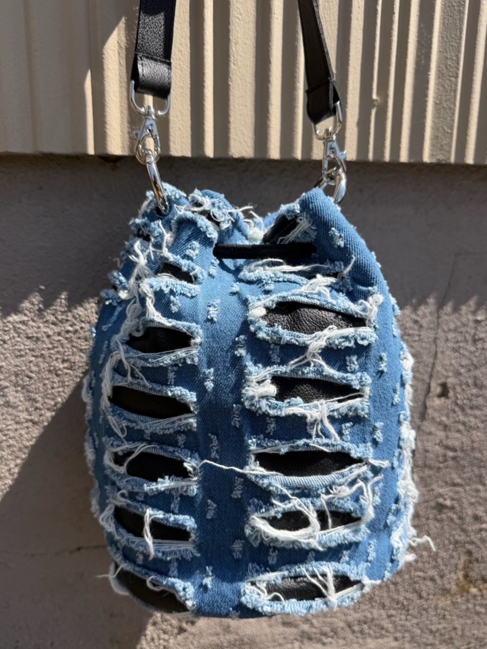 NWOT Love Cortnie shredded denim & leather bucket bag - Picture 3 of 6